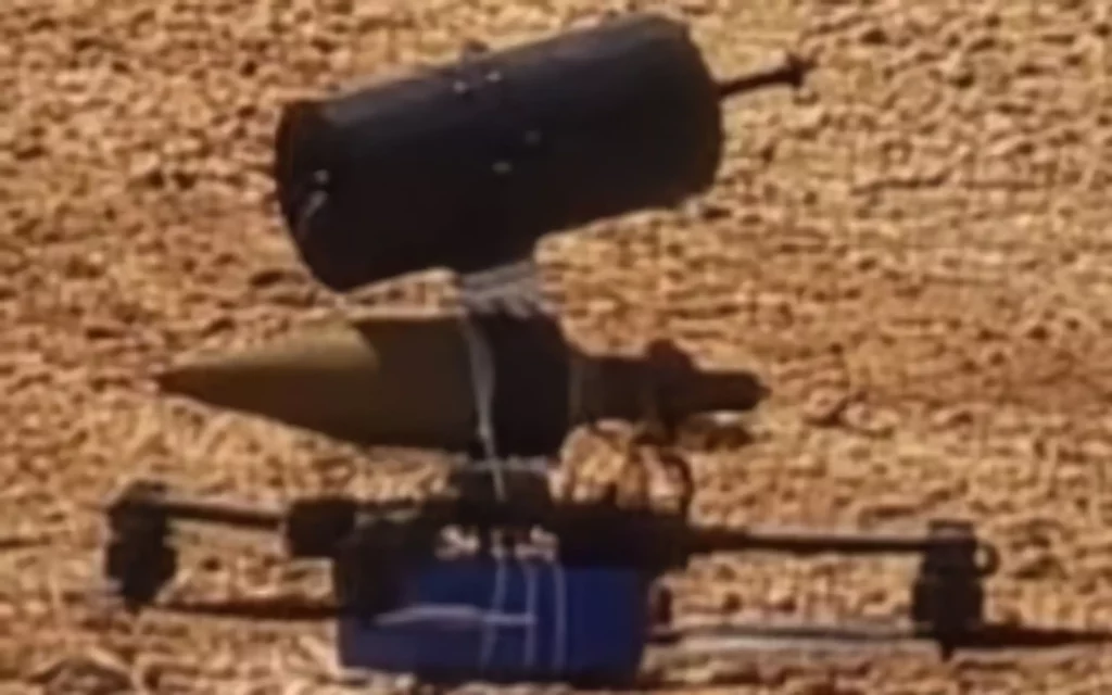 Un dron con visión en primera persona (FPV) lanzado por Hezbolá que aterrizó sin explotar en el norte de Israel, el 9 de mayo de 2026. (Utilizado de conformidad con la cláusula 27a de la Ley de derechos de autor)