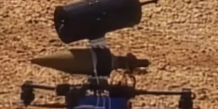 Un dron con visión en primera persona (FPV) lanzado por Hezbolá que aterrizó sin explotar en el norte de Israel, el 9 de mayo de 2026. (Utilizado de conformidad con la cláusula 27a de la Ley de derechos de autor)