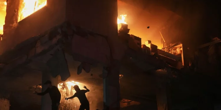 Israel ataca en Gaza al jefe militar de Hamás