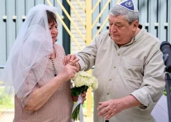 Varias parejas judías se casan en Kiev durante el alto el fuego