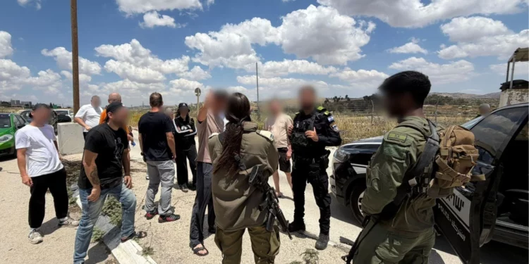 Evacúan de Nablús a 23 israelíes sordomudos