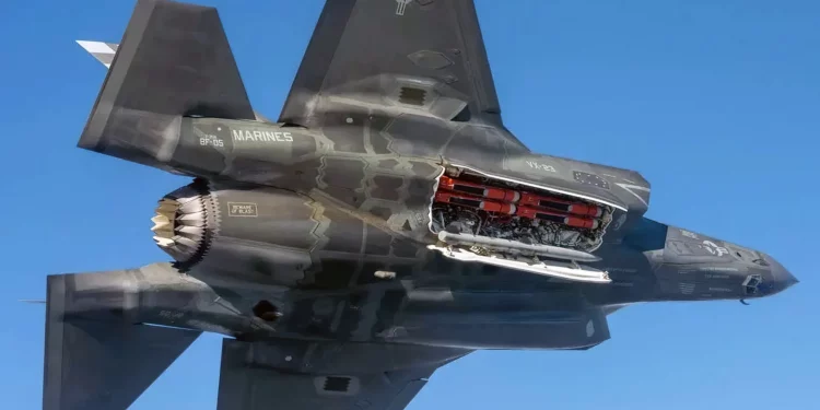 F-35B británico vuela con el misil de crucero en miniatura SPEAR de MBDA