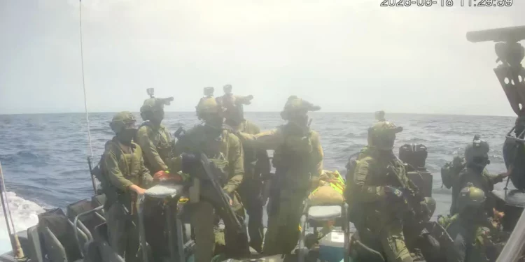 Comandos navales israelíes interceptan embarcaciones de la Flotilla Global Sumud frente a las costas de Chipre el 18 de mayo de 2026. (Flotilla Global Sumud)
