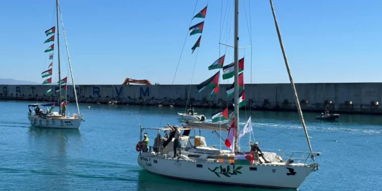 Activistas de la flotilla interceptada rumbo a Gaza llegan a Creta