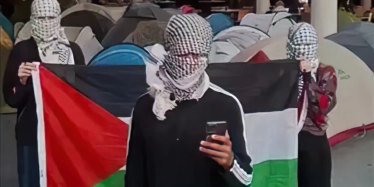 Propalestinos enmascarados “toman” universidad belga