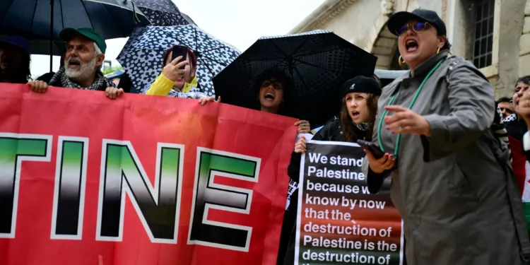 Artistas en huelga contra la participación israelí en la Bienal de Venecia
