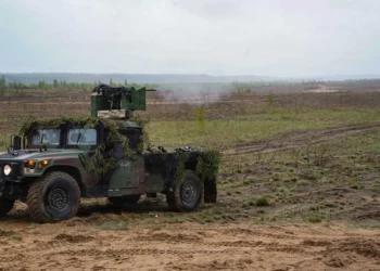 EE. UU. prueba en Lituania Humvee adaptado como antidrón de bajo costo