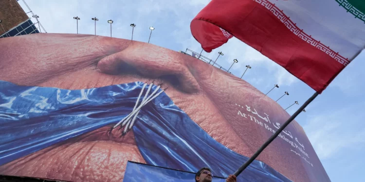 Irán rechaza la propuesta de EE. UU. por considerarla una “rendición”