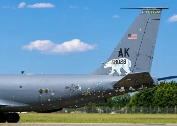 KC-135R regresa a EE. UU. con severas marcas de combate