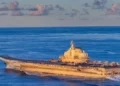China despliega una fragata Tipo 054B con el portaaviones Liaoning