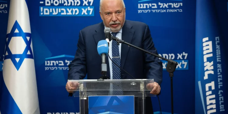 Liberman pide referéndum constitucional si gana la oposición