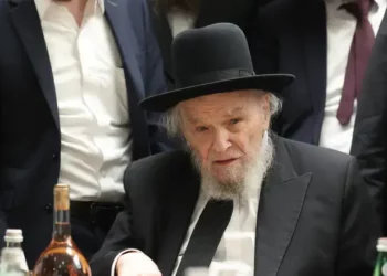 El líder haredi lituano retira su oposición a la ley de Reclutamiento