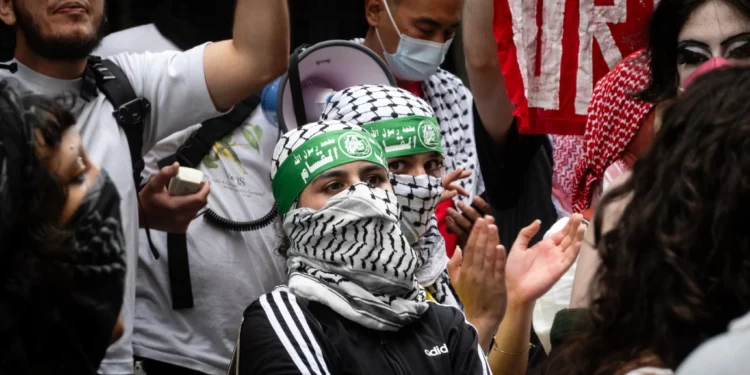 Gobierno estudiantil de NY busca recortar fondos a Hillel por “los crímenes de Israel”