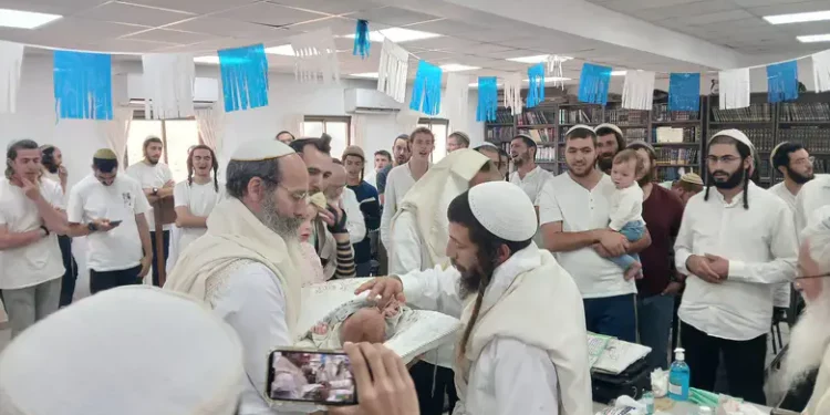 Un recién nacido recibe el nombre de Maoz en homenaje a soldado caído