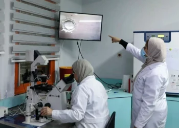 Médicos palestinos de Judea y Samaria inician huelga parcial por impago de salarios