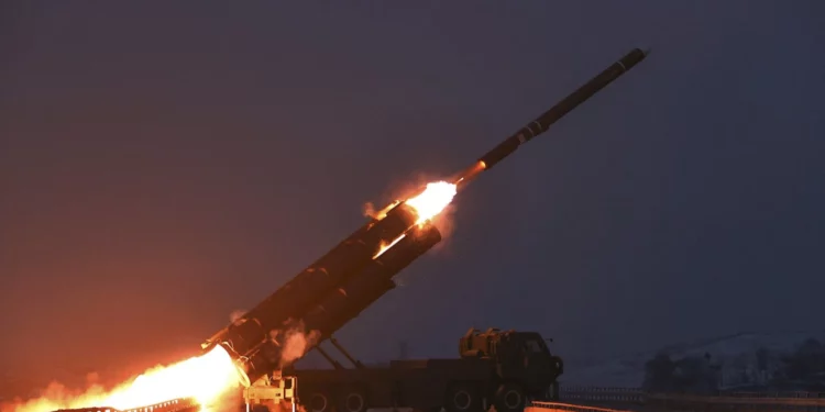 Corea del Norte prueba un misil de crucero táctico de baja altitud