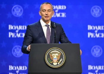 Nickolay Mladenov, alto representante de la Junta de Paz, interviene en la reunión de la Junta celebrada durante la reunión anual del Foro Económico Mundial (FEM) en Davos, Suiza, el 22 de enero de 2026. (Fabrice COFFRINI / AFP)
