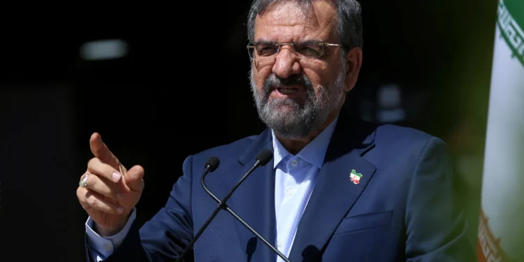 Asesor de Jamenei defiende control iraní del estrecho de Ormuz
