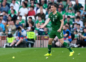 Hinchas irlandeses interrumpen partido en Dublín en protesta contra Israel