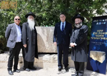 Devuelven al Muro Occidental una de sus piedras exhibida en Tel Aviv