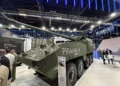 GDELS y KNDS desarrollan un obús de 155 mm sobre chasis PIRANHA 10x10