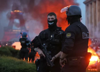 Policía francesa detiene a 416 tras disturbios por victoria del PSG