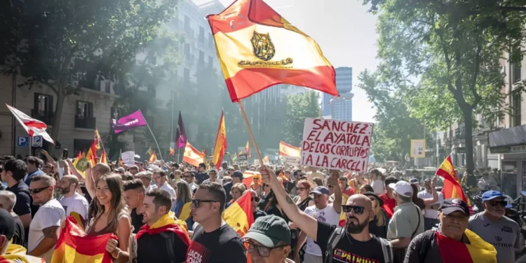 Masiva protesta en Madrid exige la dimisión de Pedro Sánchez
