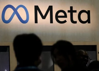 Los asistentes visitan el stand de Meta en la Game Developers Conference 2023 en San Francisco, California, el 22 de marzo de 2023. (Foto AP/Jeff Chiu)