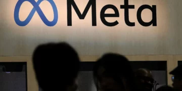 Los asistentes visitan el stand de Meta en la Game Developers Conference 2023 en San Francisco, California, el 22 de marzo de 2023. (Foto AP/Jeff Chiu)