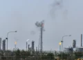La refinería de petróleo Mina Al-Ahmadi opera en Kuwait, 20 de marzo de 2026. (Foto AP, archivo)