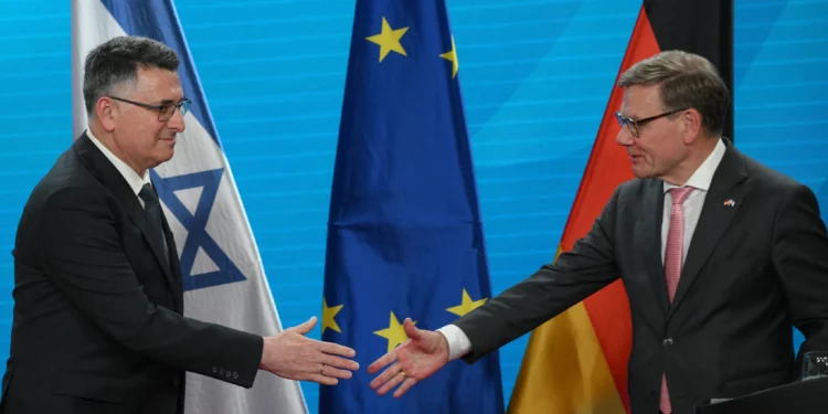 Sa’ar en Alemania: quien atente contra los cristianos en Israel “recibirá un castigo severo”