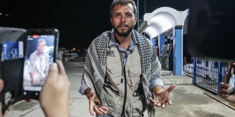 Israel traslada a dos líderes de la flotilla de Gaza para interrogarlos