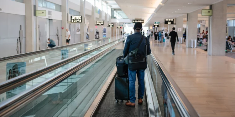 Imagen ilustrativa: Viajeros en el Aeropuerto Internacional Ben Gurion, cerca de Tel Aviv, 23 de abril de 2026. (Nati Shohat/FLASH90)