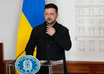 Zelensky dice que Ucrania iniciará un alto el fuego mañana por la noche
