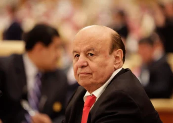 ARCHIVO: El entonces presidente de Yemen, Abed Rabbo Mansour Hadi, participa en una cumbre de líderes árabes y sudamericanos en Riad, Arabia Saudita, el 10 de noviembre de 2015. (Foto AP/Hasan Jamali, Archivo)