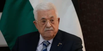 El presidente de la Autoridad Palestina, Mahmoud Abbas, en la ciudad de Ramallah, en Judea y Samaria, el 22 de diciembre de 2025. (AP/ Nasser Nasser, Pool)