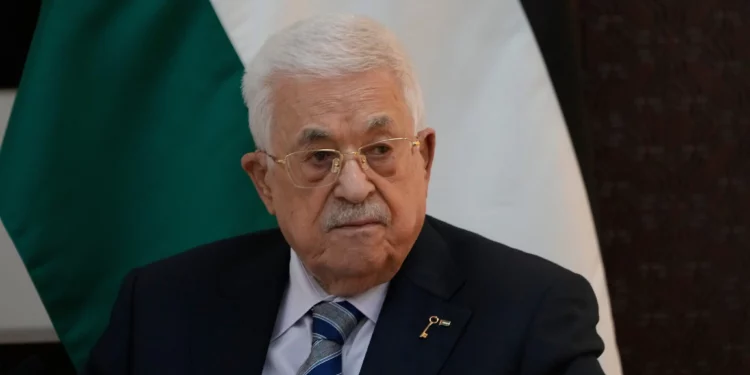 El presidente de la Autoridad Palestina, Mahmoud Abbas, en la ciudad de Ramallah, en Judea y Samaria, el 22 de diciembre de 2025. (AP/ Nasser Nasser, Pool)