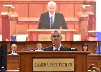 El ministro de Justicia, Yariv Levin, se dirige al parlamento rumano el 14 de mayo de 2026. (Cortesía de Yariv Levin)