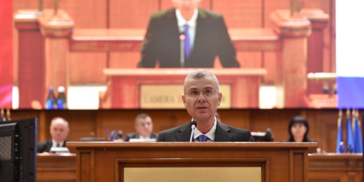 El ministro de Justicia, Yariv Levin, se dirige al parlamento rumano el 14 de mayo de 2026. (Cortesía de Yariv Levin)