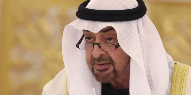 El presidente de los Emiratos Árabes Unidos, el jeque Mohamed bin Zayed Al Nahyan, habla durante su reunión con el presidente ruso Vladimir Putin en el Gran Palacio del Kremlin en Moscú, el 29 de enero de 2026. (Maxim Shipenkov/Pool Photo vía AP)