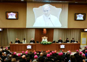 El Papa León XIV asiste a la presentación de su primera encíclica, Magnifica Humanitas, en el Vaticano el 25 de mayo de 2026. (Alberto PIZZOLI / AFP)