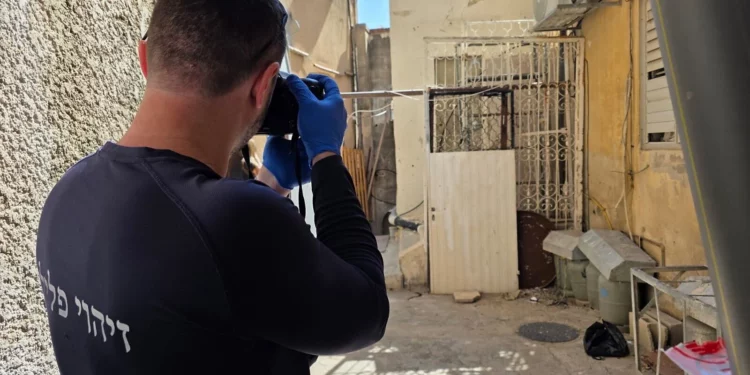 Escena donde una mujer fue hallada muerta en un apartamento en Haifa, 26 de mayo de 2026 (Policía de Israel).