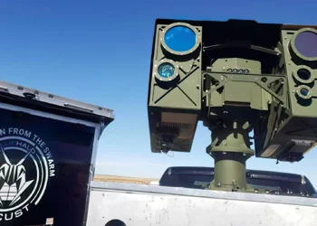 EE. UU. prueba con éxito LOCUST: Sistema láser contra drones