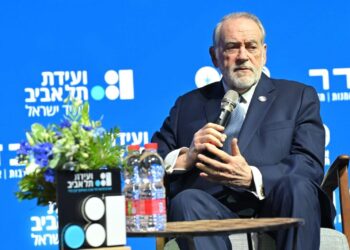 El embajador de Estados Unidos, Mike Huckabee, interviene en la Conferencia de Tel Aviv el 12 de mayo de 2026 (Universidad de Tel Aviv).