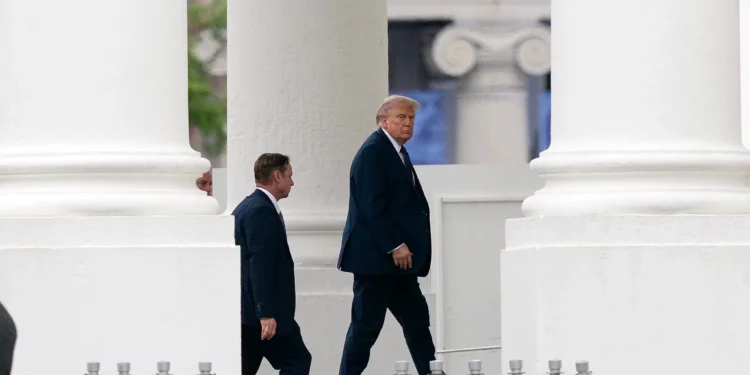 El presidente estadounidense Donald Trump llega a la Casa Blanca el 22 de mayo de 2026 en Washington. (Foto AP/Jose Luis Magana)