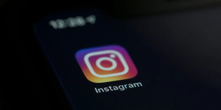 Imagen ilustrativa: el icono de la aplicación Instagram en la pantalla de un dispositivo móvil en Nueva York, 23 de agosto de 2019. (Foto AP/Jenny Kane)