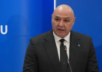 El presidente del Líbano, Joseph Aoun, habla durante una conferencia de prensa tras la Cumbre de la UE en Nicosia, Chipre, el 24 de abril de 2026. (AP/Petros Karadjias)
