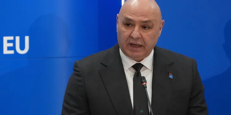 El presidente del Líbano, Joseph Aoun, habla durante una conferencia de prensa tras la Cumbre de la UE en Nicosia, Chipre, el 24 de abril de 2026. (AP/Petros Karadjias)