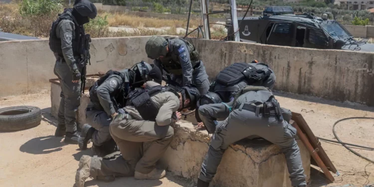 Armas para atentado halladas en un pozo cerca de Jerusalén