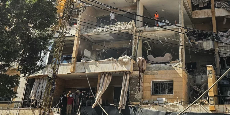 Israel ataca cuarteles generales de Hezbolá en Beirut